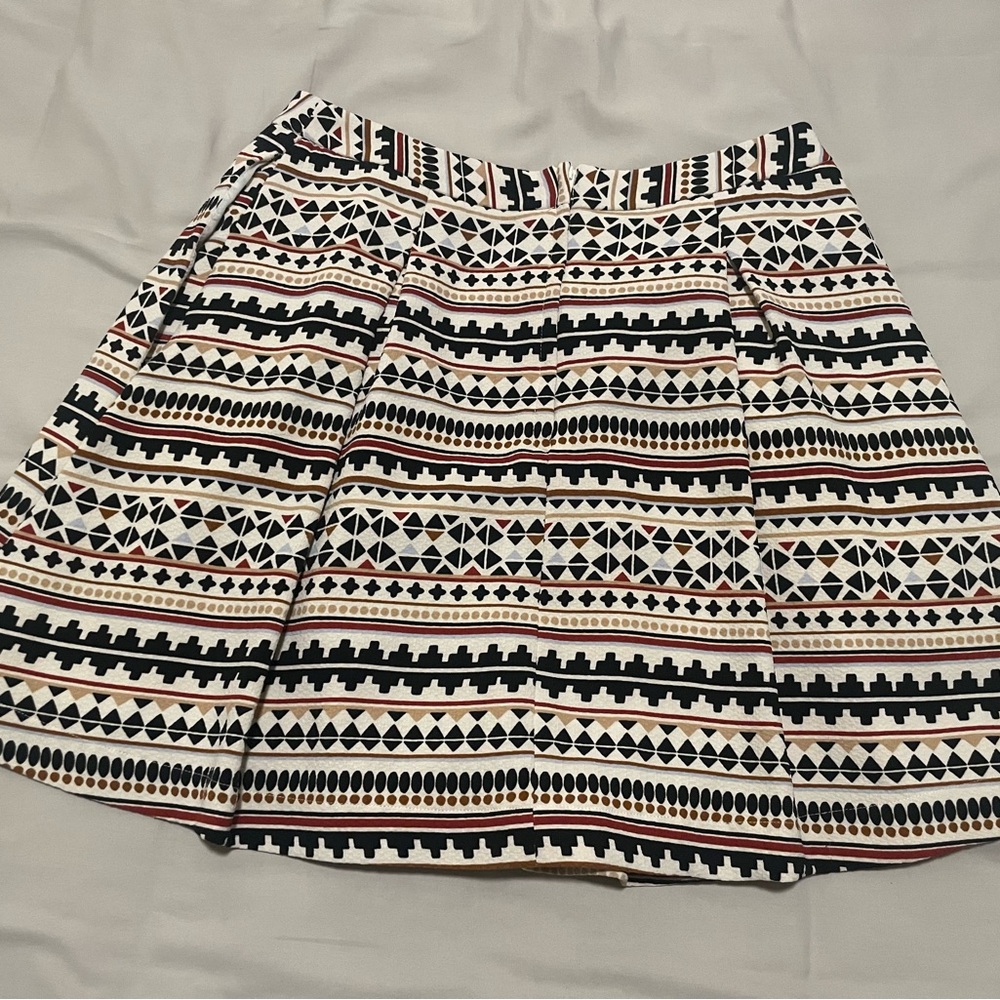 H&M Pleated Mini Skirt with Geometric Design - Size 10 - Picture 3 of 3